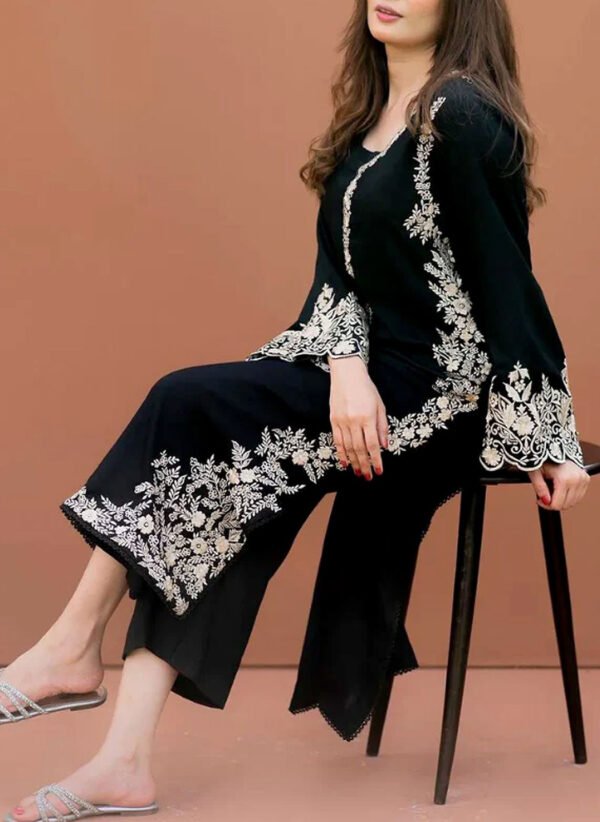 unstitched 2-piece Embroidered Lawn suit - Image 4